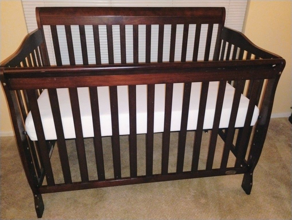 Dream on 3-in-1 convertible baby crib