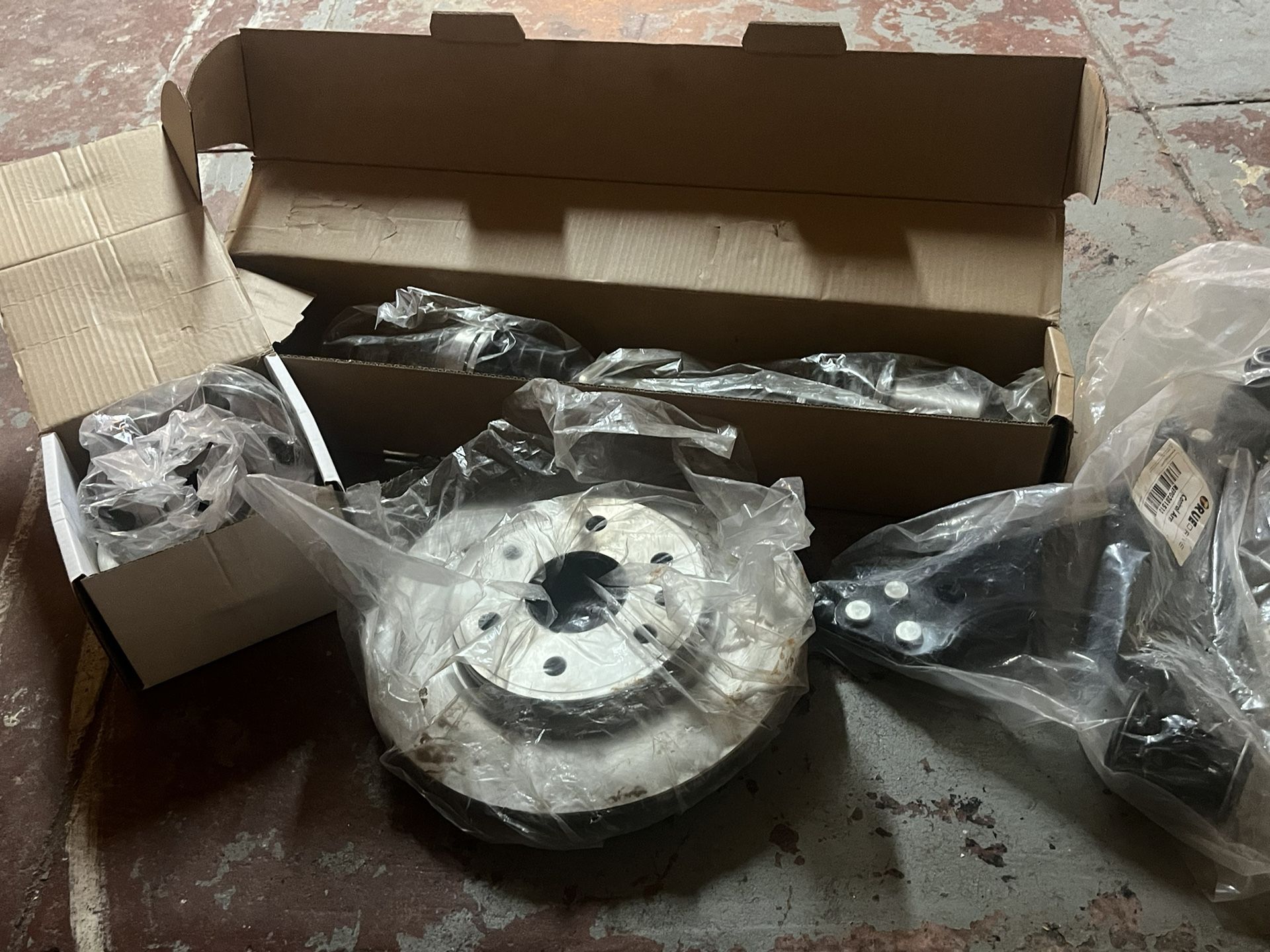 GMC Acadia Front Passenger Suspension (axle, Rotor, Lower Control Arm And Hub Bearing)