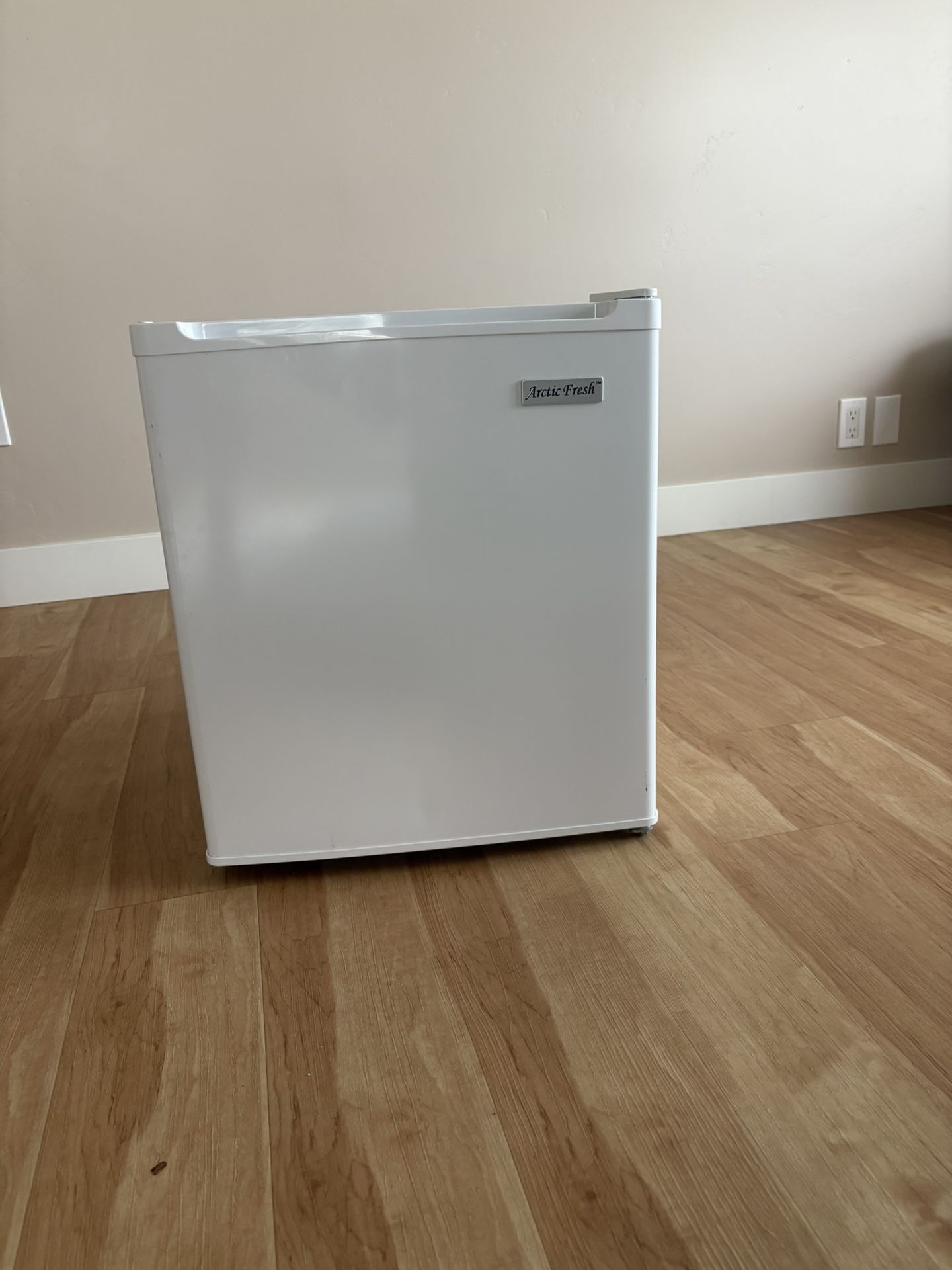 Artic Fresh Mini Fridge