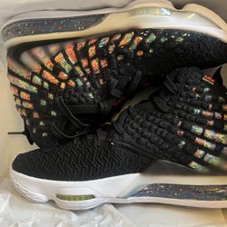 LeBron Bastkeball Shoes