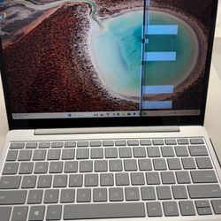 Microsoft Surface Laptop Go – i5 / 8GB / 128GB SSD – Broken Screen – Works – Charger Included