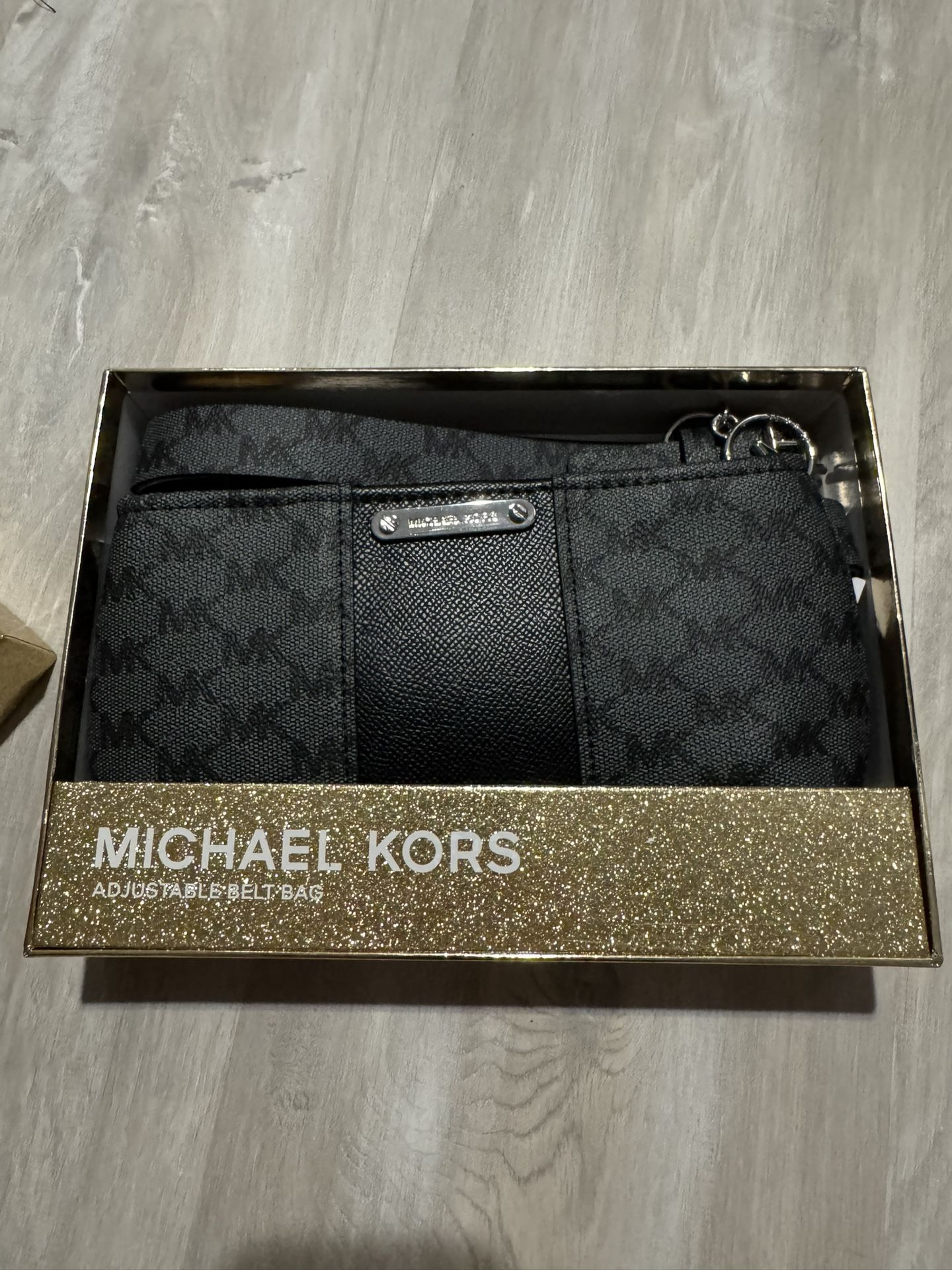 michael kors wristlet