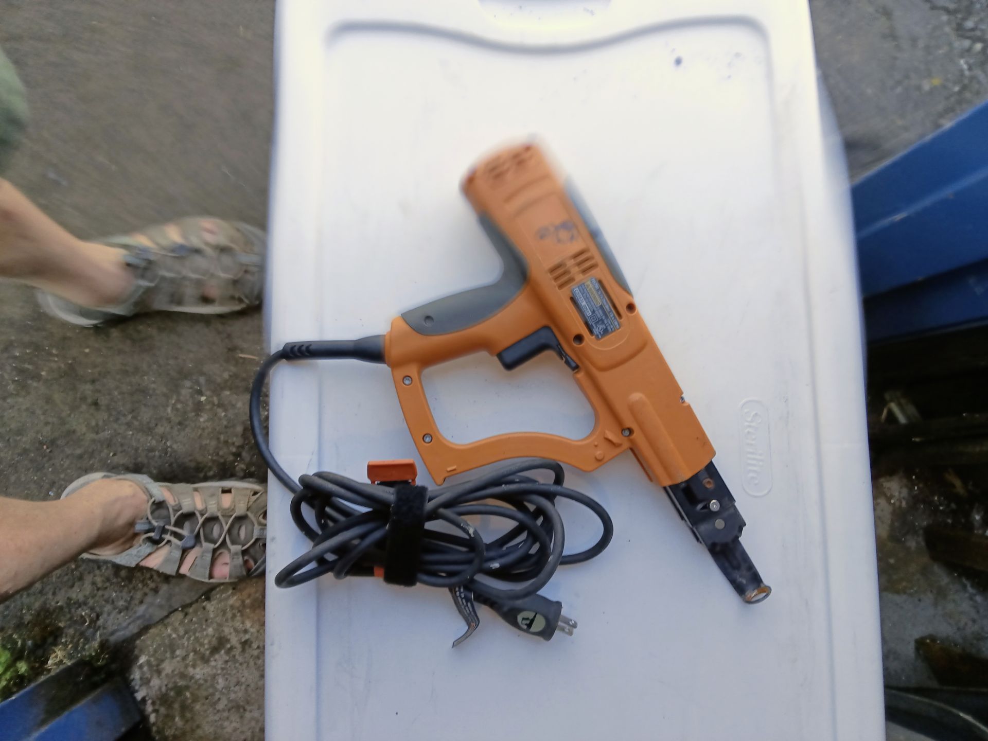 Electric screw gun