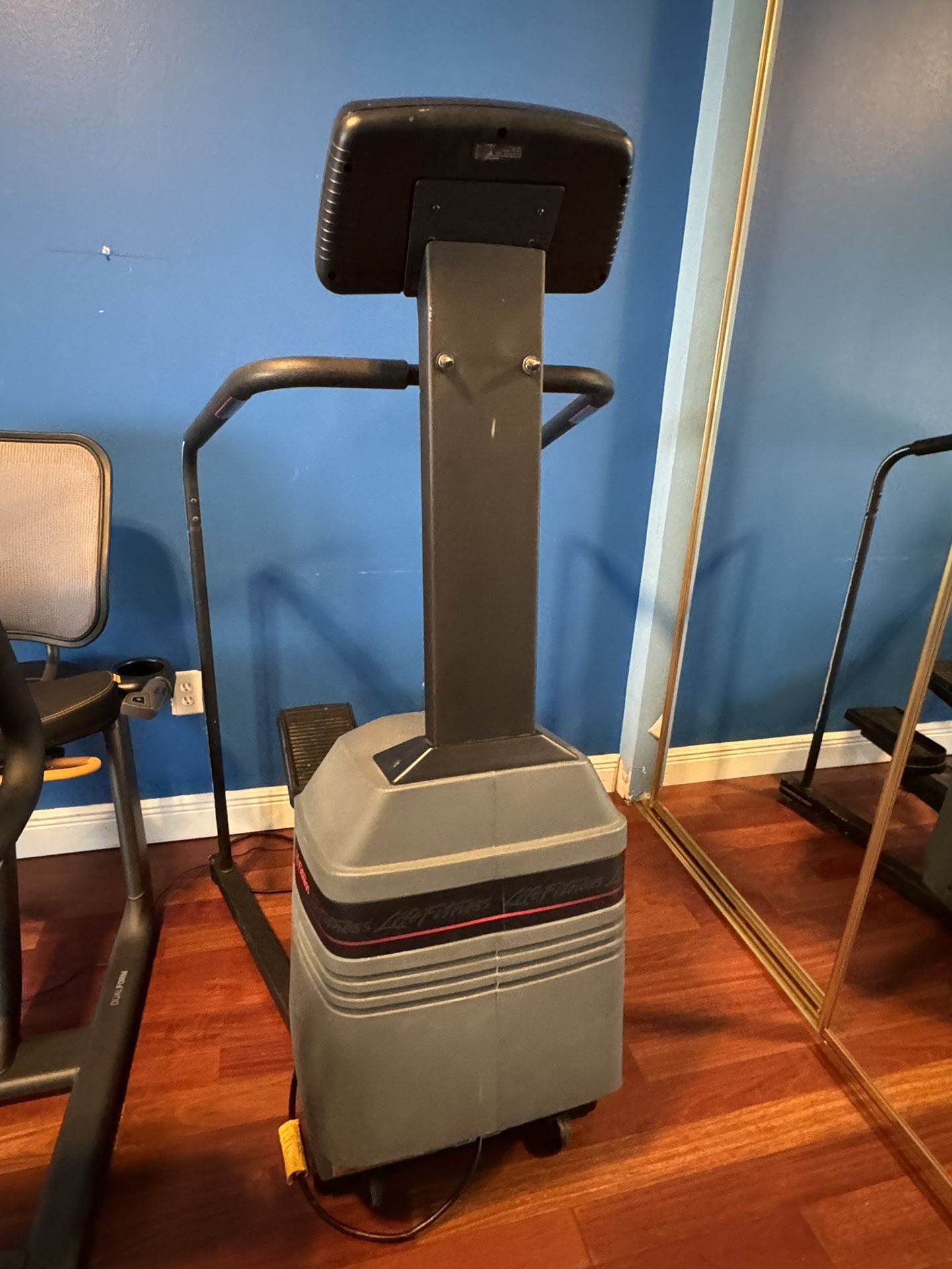 Life Fitness 9500HR Dualform Elliptical Machine