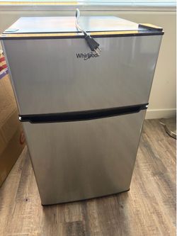 Mini fridge