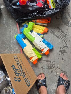 Pistolas de juguete 3 y 5 o llebe todo