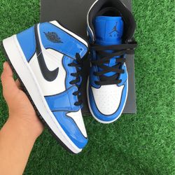 Jordan 1 Mid Signal Blue Size 5Y