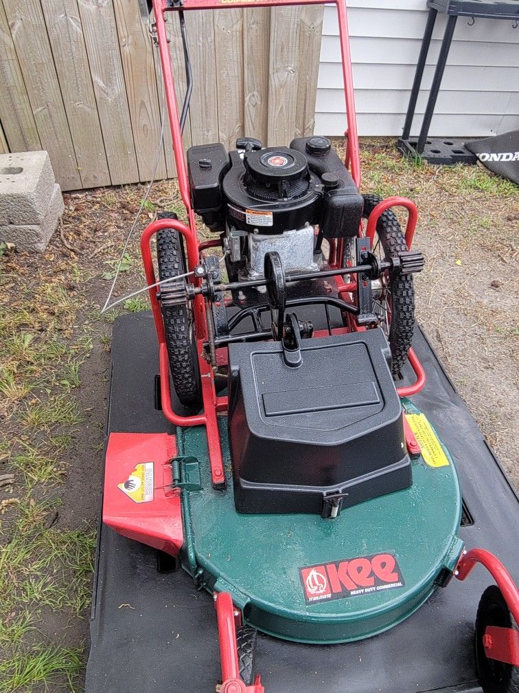 KEE COMMERCIAL 8HP 200CC 21"CUT 
SELF-PROPELLED MOWER 
