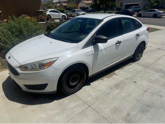 2017 ford focus s (Clean Title)