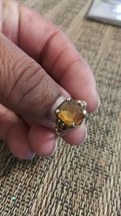10kt gold ring with yellow stone