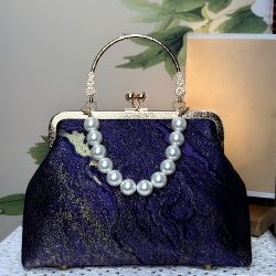 [Ladies Wallets] New minimalist women's handbag with contrast color design, faux pearl chain decoration, buckle closure, single shoulder strap, artist