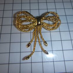 Gold Tone Brass Rope Brooch Jewelry Lapel Pin 2-14" Wide X 2-1/4" Tall