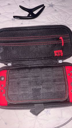 Nintendo switch ,Protective Carrying Case and 4 games
