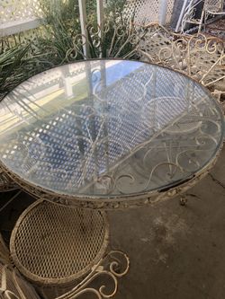 Vintage Wrought Iron Table +4 chairs From the 40s era