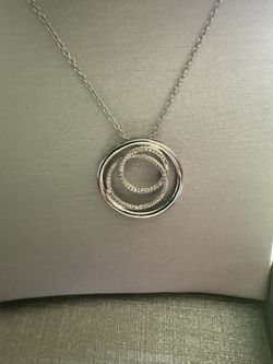 Zales 925 Sterling Silver 3 Circle Pendant 