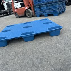 Plastic Pallets 48x40 Stackabke 