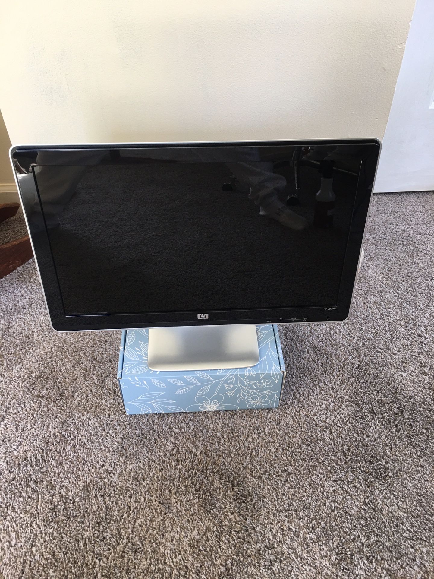 HP 2009M LCD Computer Monitor