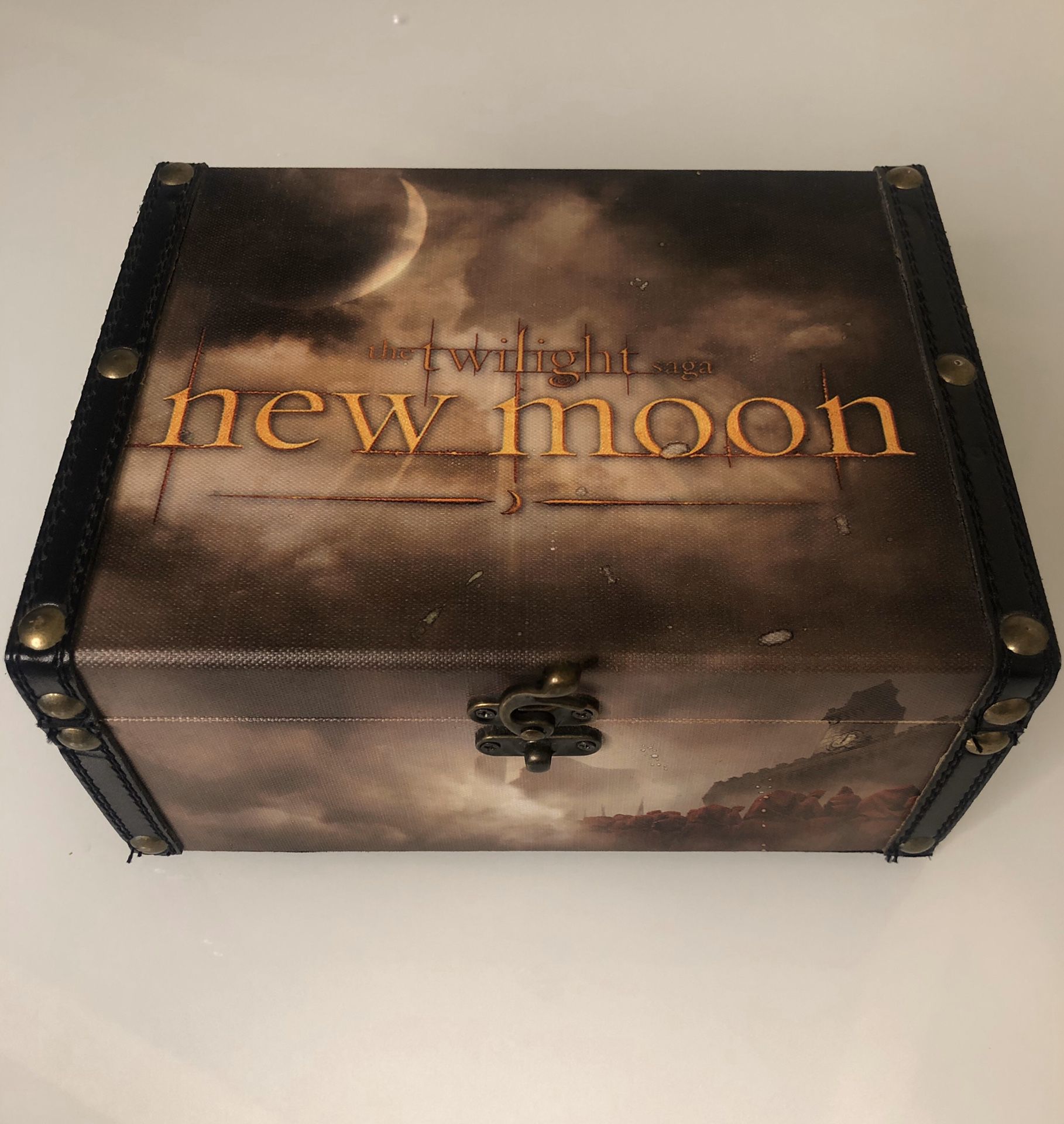 The Twilight Saga New Moon ( 8.5 Inches ) Keep Sake Box
