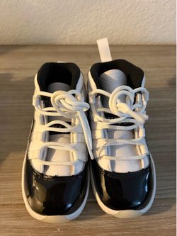 Air Jordan 11 Retro Gratitude/Air Jordan 12 Retro SP x A Ma Maniére 'Black both size 8c