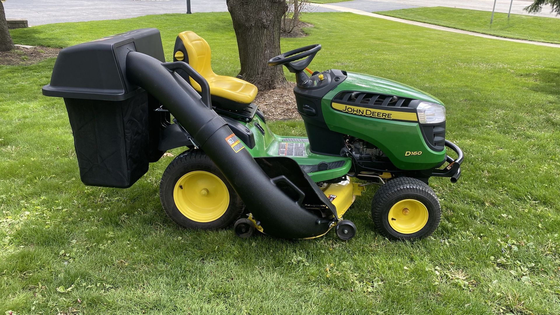 John Deere Riding Lawn Mower Garden Tractor D160, 24HP , 48” deck