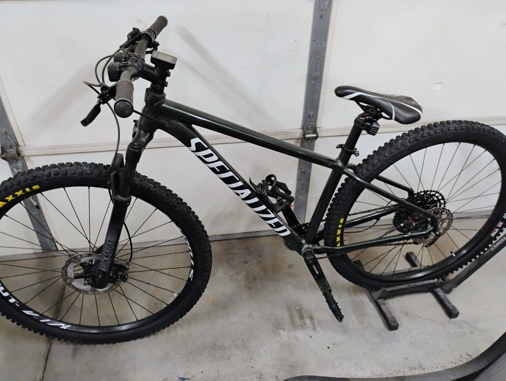 2024 specialized rock hopper
