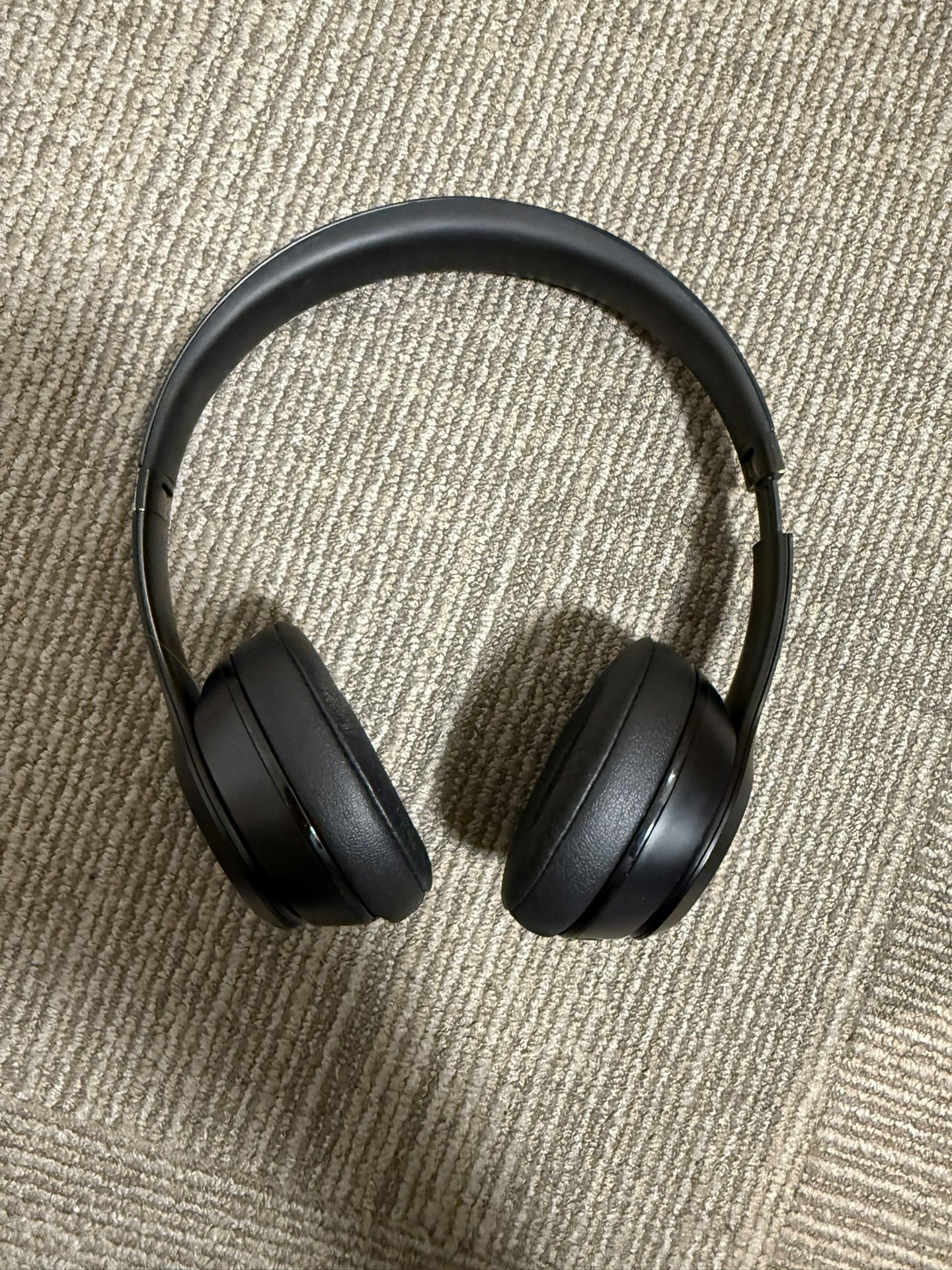 Beats Solo3 Wireless On-Ear Headphones in black