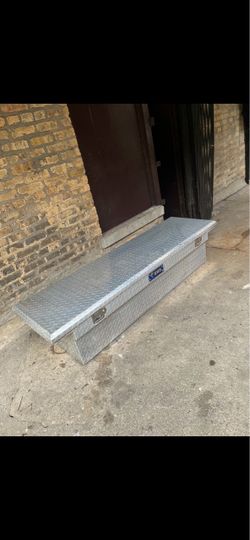 Caja de herramienta para camioneta con llaves