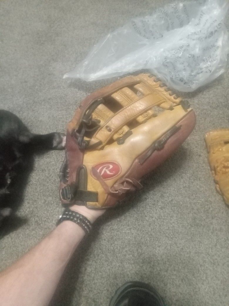 13 Inch Rawlings Glove 