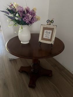 Ethan Allen Pedestal Side Table