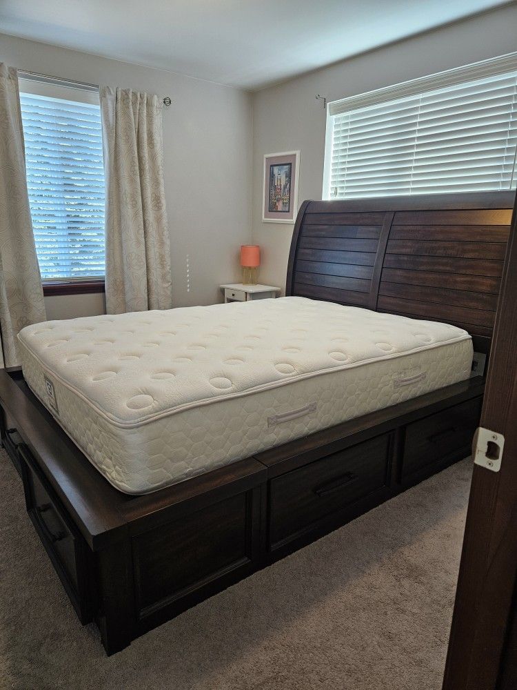 Queen Bed With Storage