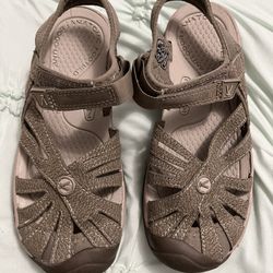 Womens Keen sandals Size 6