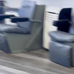 Use Beauty Salon, Hair Dryer, And Chair