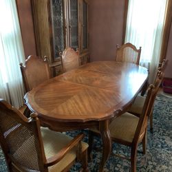 Ethan Allen Table And Chairs - Antique 