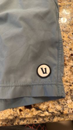 Vuori men’s lined 7 inch large like new shirts