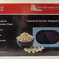 Galanz Retro 700 Watts Bebop Blue Microwave Oven.