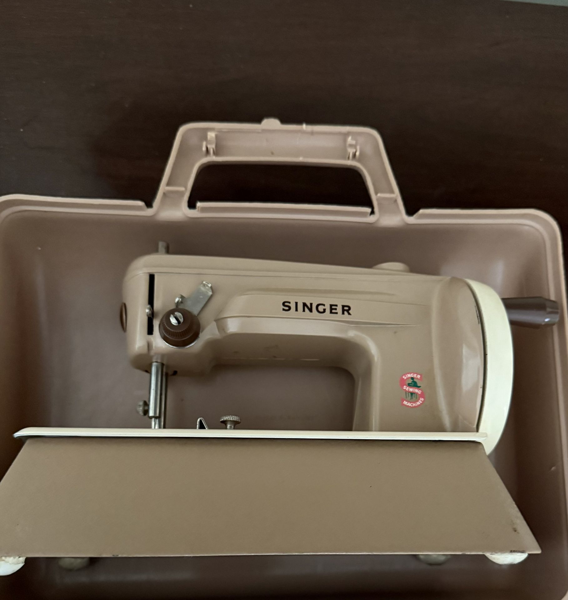 Collector’s Item! Vintage 1960s Singer Sewhandy Sewing Machine With Hand Crank