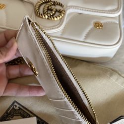 Small white bag with wallet