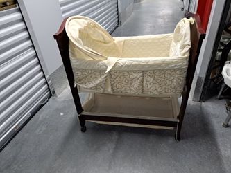 Eddy Bauer Bassinet