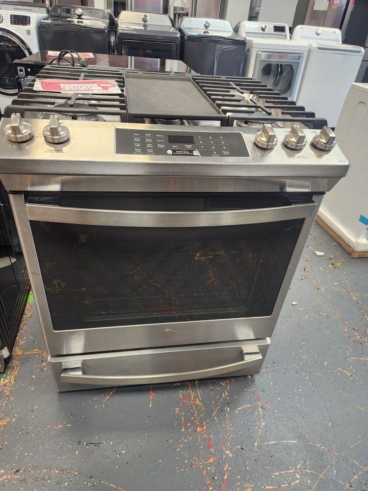 General Electric Stufa De Gas 30 Pulgadas Con Horno Convencional Y Freidor De Aire Modelo JGS760SPSS
