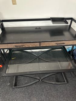 Furniture bundle: Desk and Coffee Table