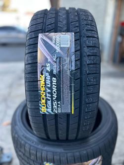 235-40R18 Blackhawks new tire 🛞