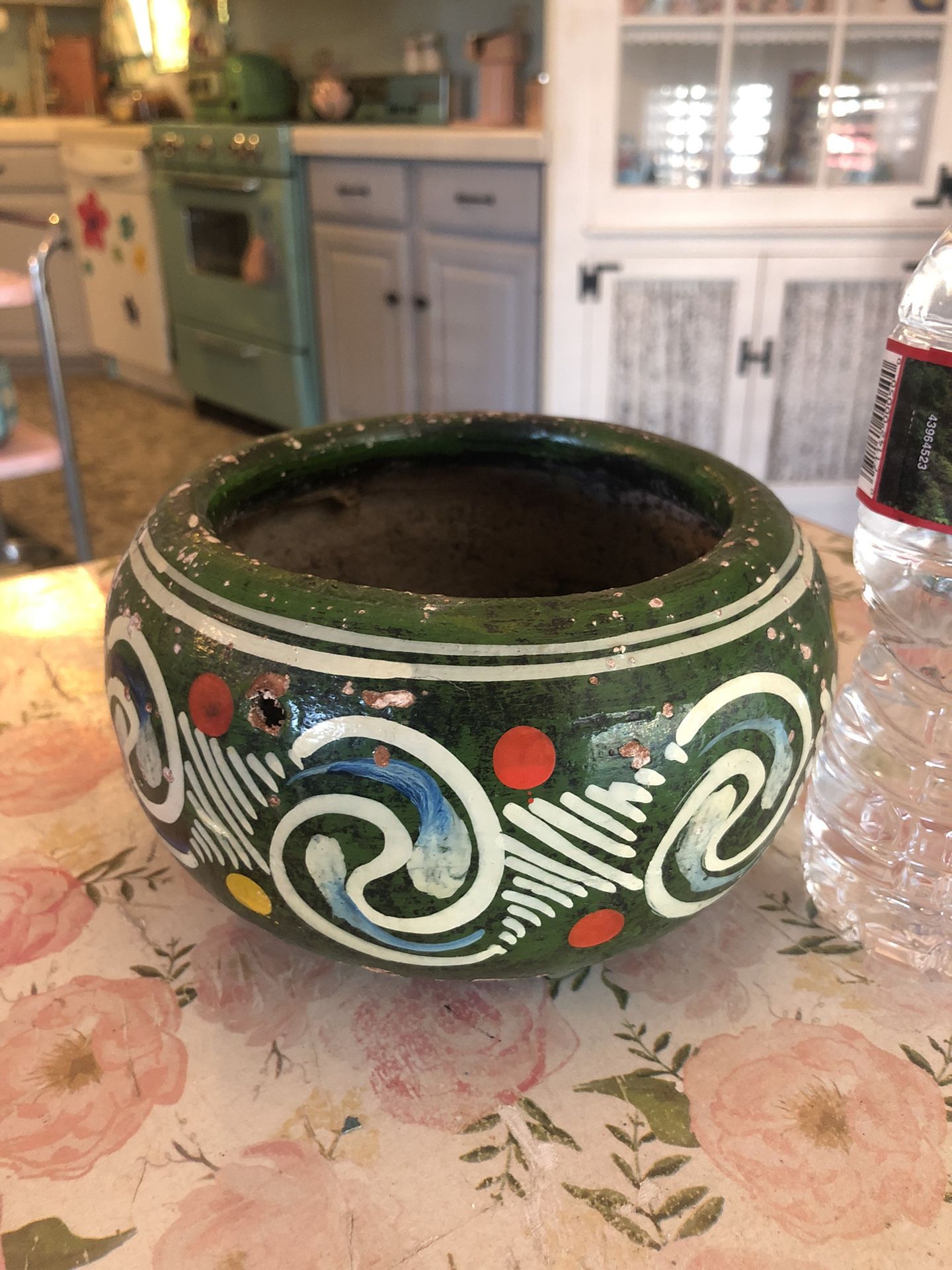 Small Mexican pottery flower pot, hand painted