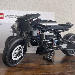 LEGO Technic Batman Motorcycle Batcycle with Booklet (Already Assembled) 