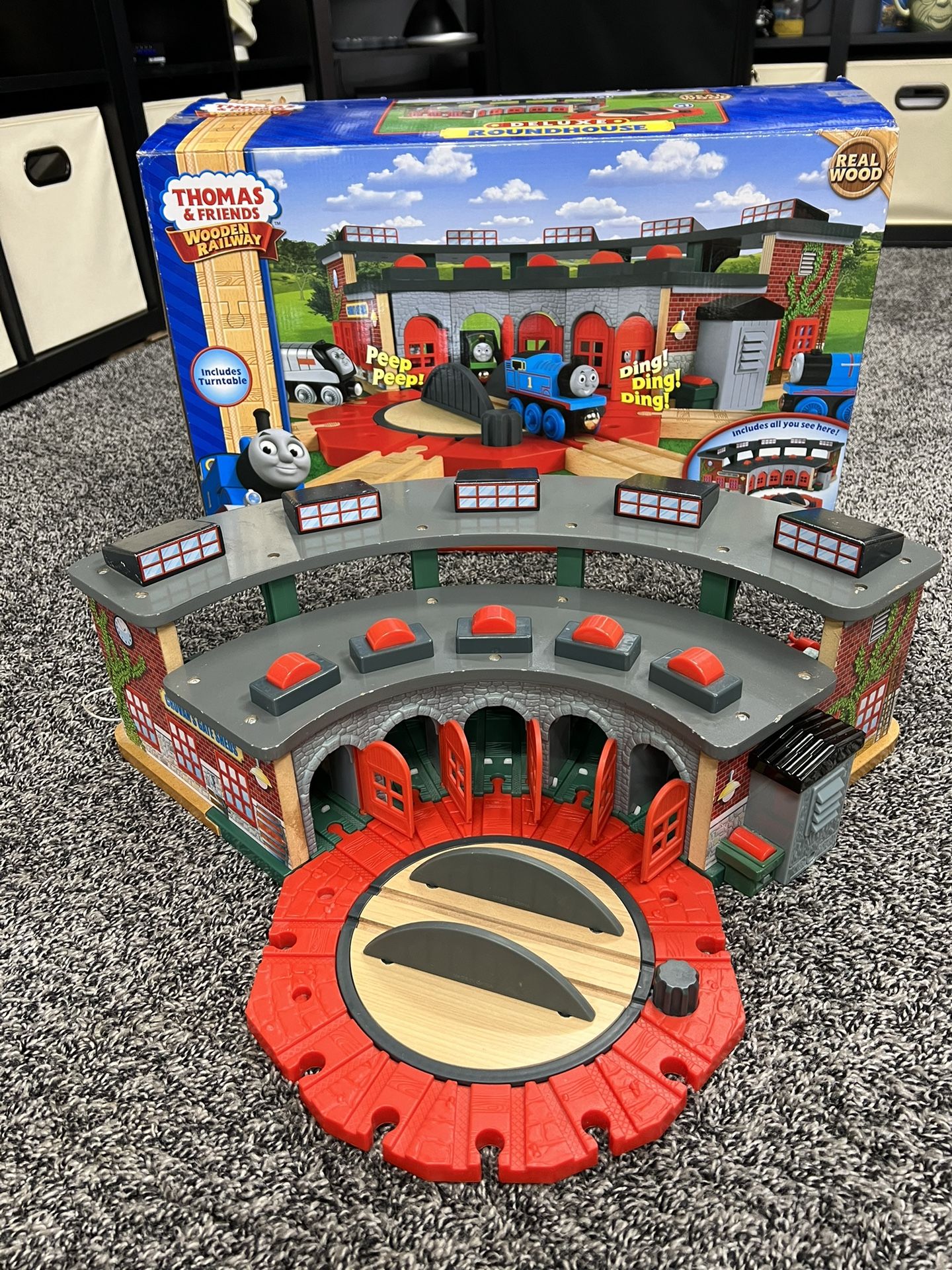 Thomas and Friends Deluxe Roundhouse