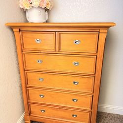 Wood Dresser – Excellent Condition