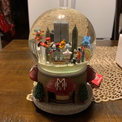Macy’s Thanksgiving Parade SnowGlobe