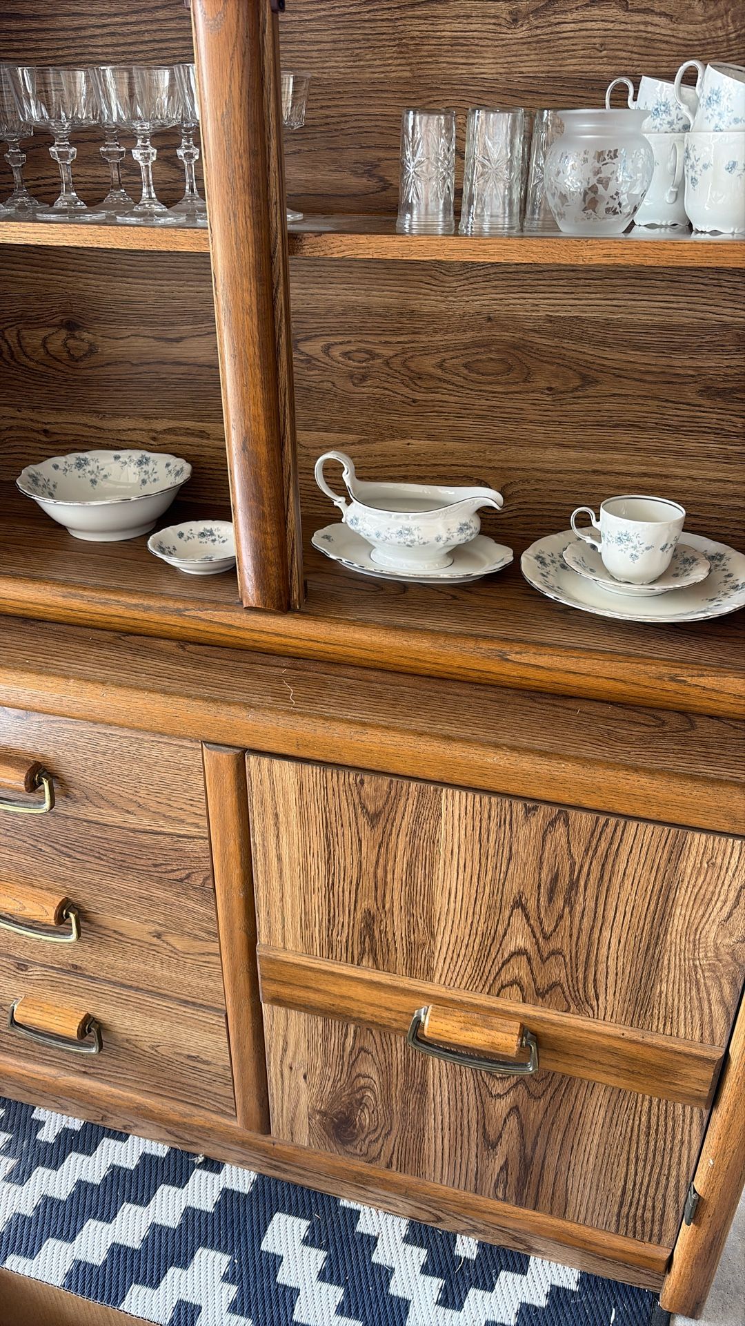 Beautiful 8 Piece Set Of Dinnerware