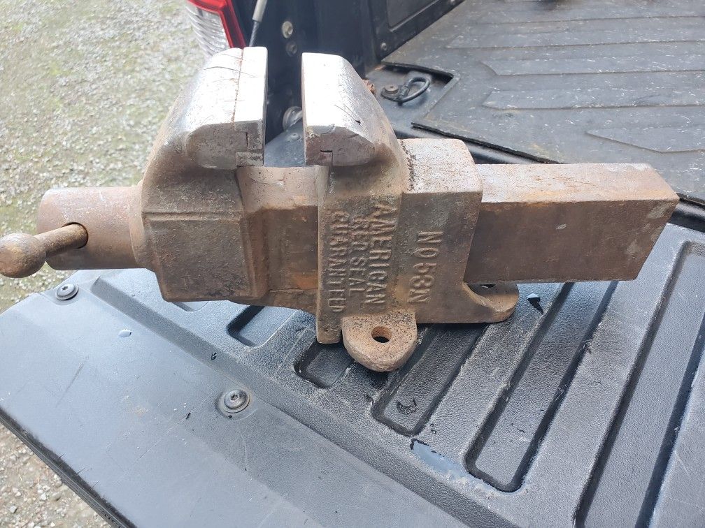 Big Horn 4-Inch Bench Vise - Heavy Duty Cast Iron With Anvil