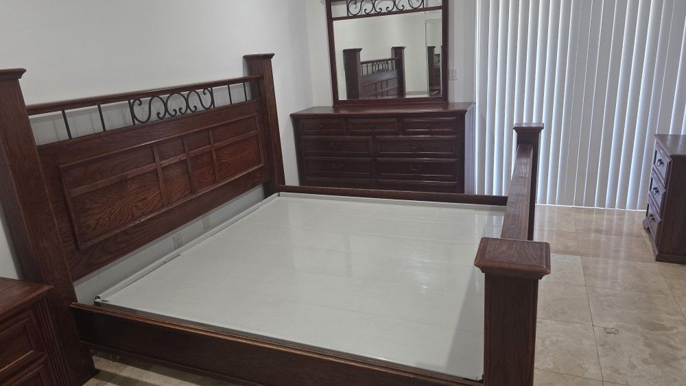 BEDROOM SET
