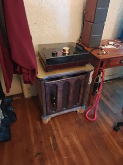 Record Player / Vinyl Collection / Vinyl Side Table